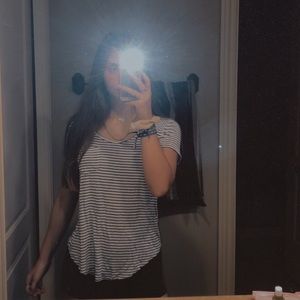 Striped Hollister tee shirt 🖤🤍